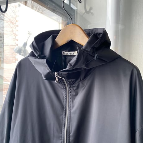 AURALEE　HARD TWIST POLYESTER SATIN LAMINATE ZIP BLOUSON