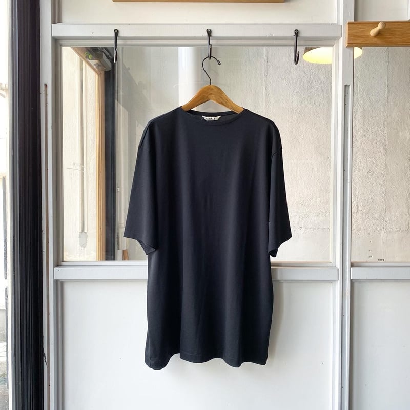 AURALEE LUSTER PLAITING NARROW BOAT NECK TEE |