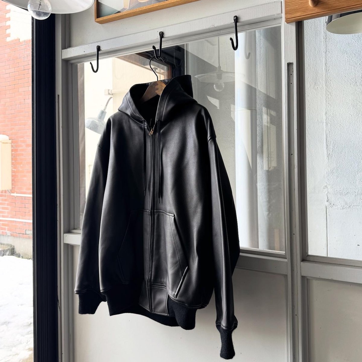 COMOLI 25AW カープスキンジップパーカ　SIZE1 COMOLI 25AW . カーフスキン ジップパーカ ¥462,000- tax in . モデル