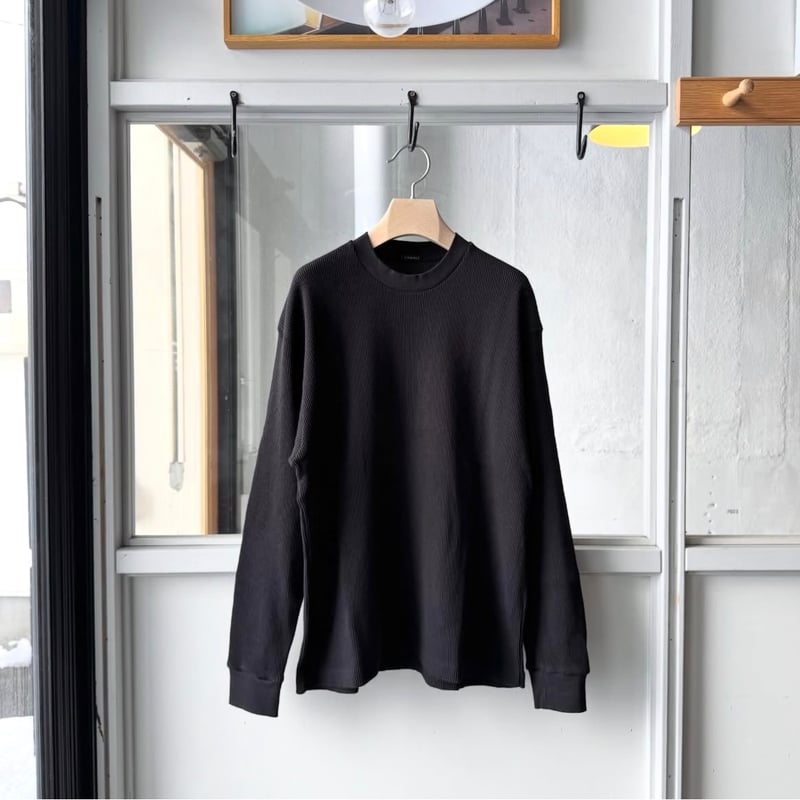 COMOLI コットンワッフル 長袖Tシャツ | Less Higashikawa