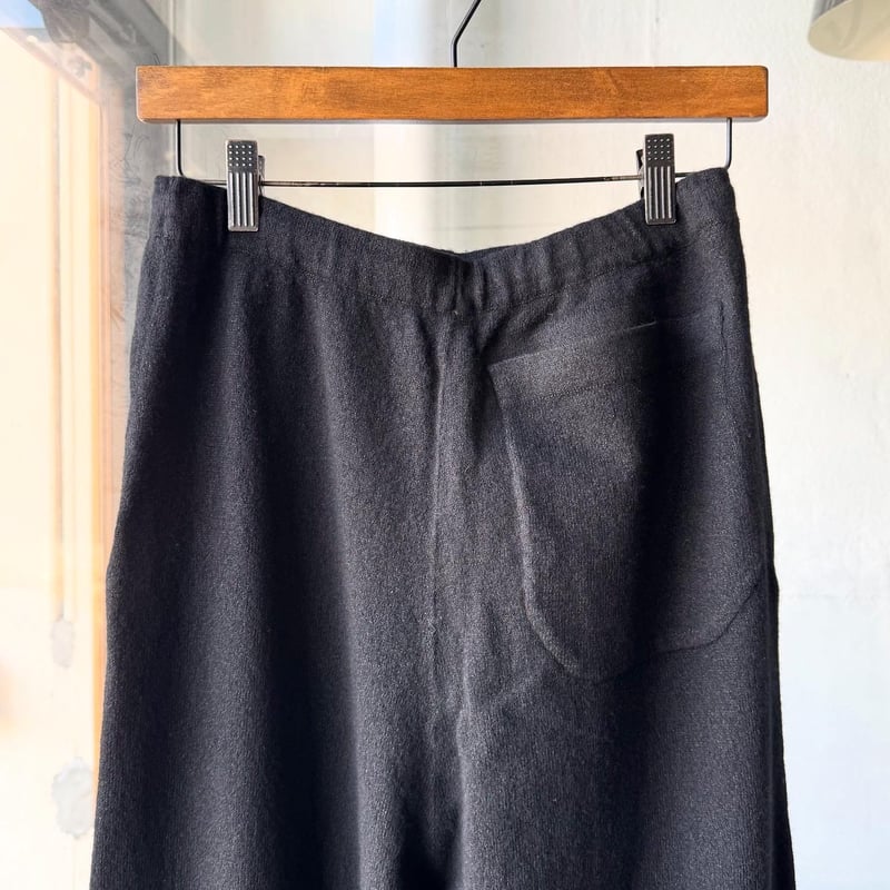 UNDECORATED｜和紙ニットパンツ COMOLI ウール和紙 ニットパンツ | Less Higashikawa