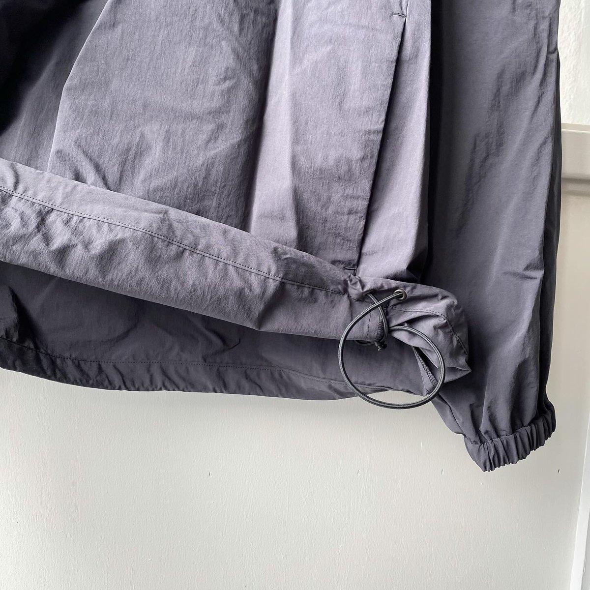 stein shifted half zip top ナイロン プルオーバー stein WINDPROOF NYLON HALF ZIP PULLOVER・DARK GREY KHAKI - tity