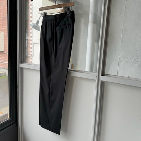 AURALEE　LIGHT WOOL MAX GABARDINE TWO-TUCK SLACKS
