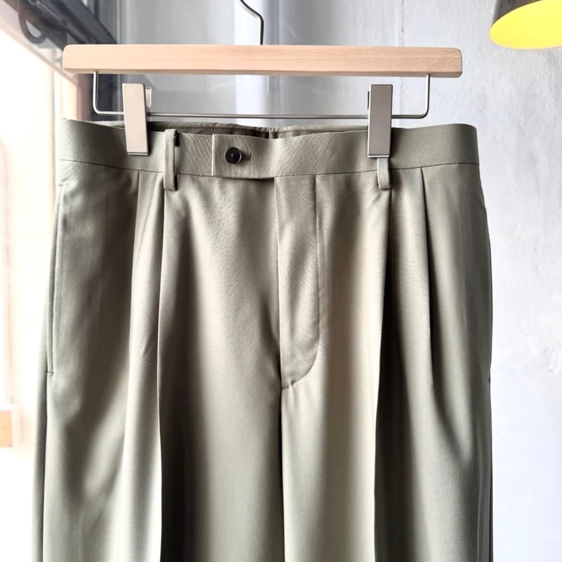 スーツ AURALEE TROPICAL WOOL TWO-TUCK SLACKS 4 ULTRA FINE TROPICAL WOOL TWO-TUCK SLACKS - AURALEE Official Website