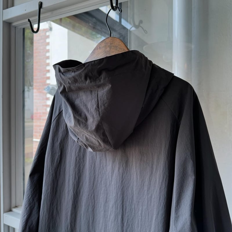 ssstein WINDPROOF NYLON HOODED PULLOVER | Les