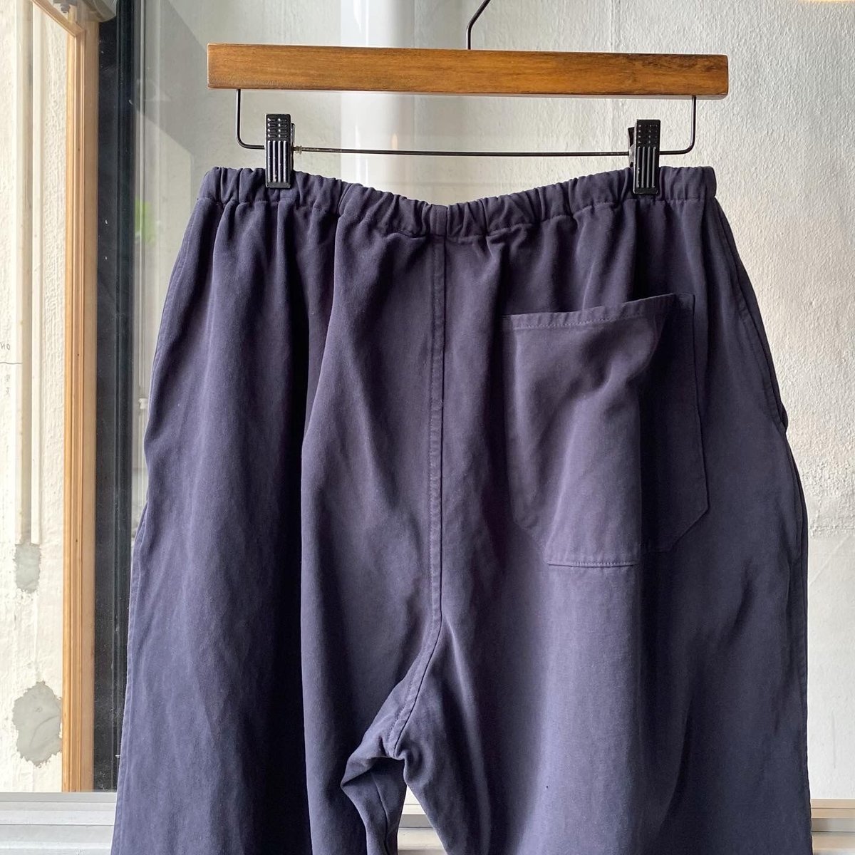 comoli 製品染めドローストリングパンツ COMOLI 製品染 ドローストリングパンツ, Black – Navyblue