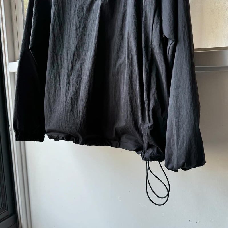 ジャケット・アウター ssstein windproof nylon hooded pullover ssstein | シュタイン WINDPROOF NYLON HOODED PULLOVER(BLACK