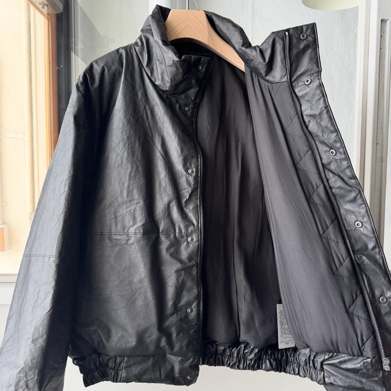 COMOLI ペーパーレザー パデッドジャケット | Less Higashikawa