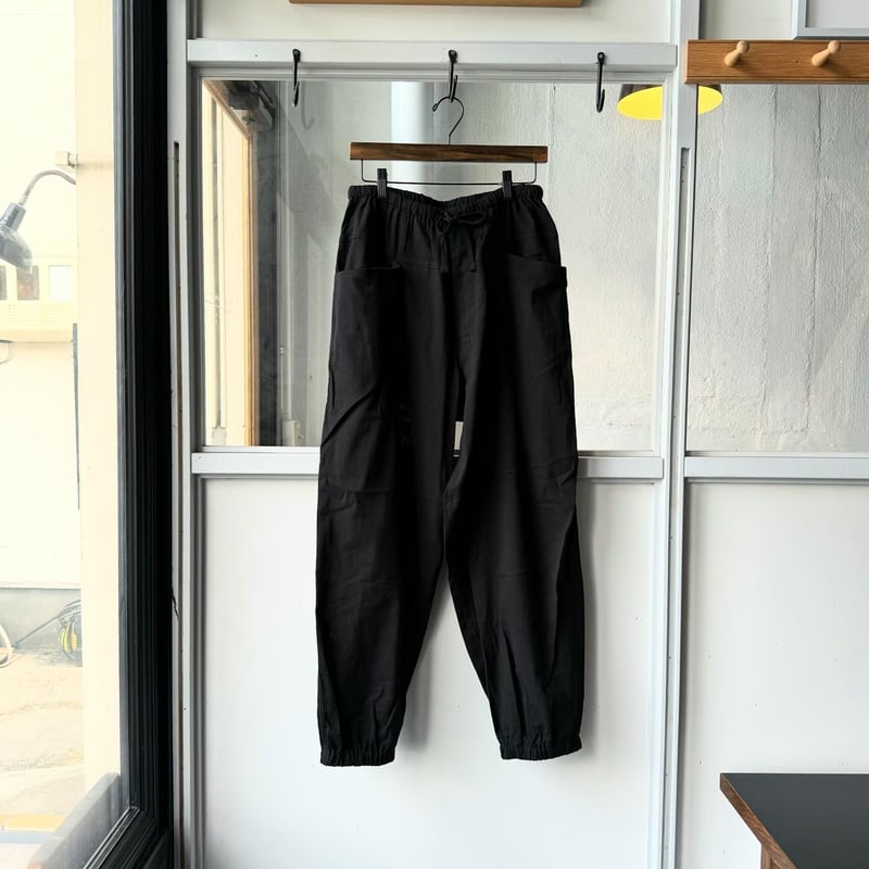 COMOLI オックス ドローストリングパンツ | Less Higashikawa COMOLI オックス ドローストリングパンツ | Less Higashikawa
