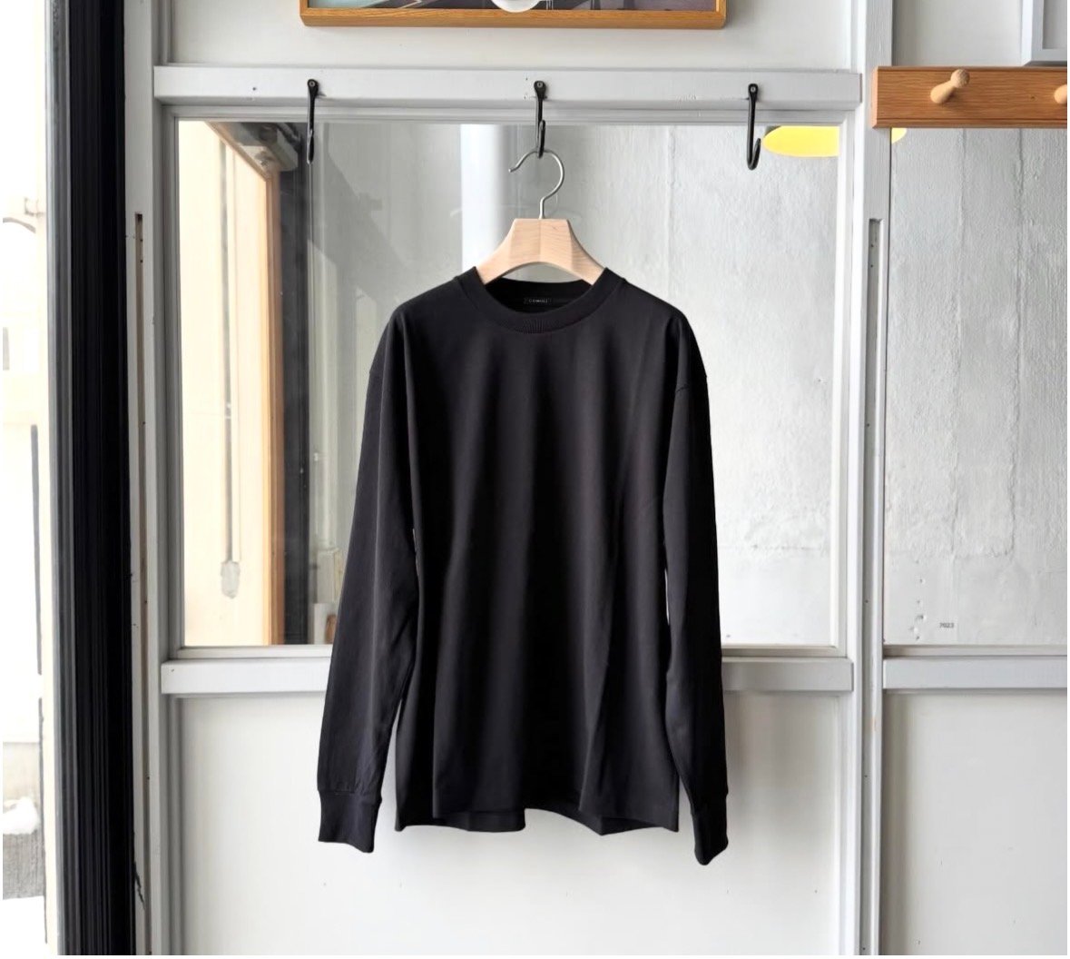 COMOLI コットンジャージ 長袖Tシャツ | Less Higashikawa