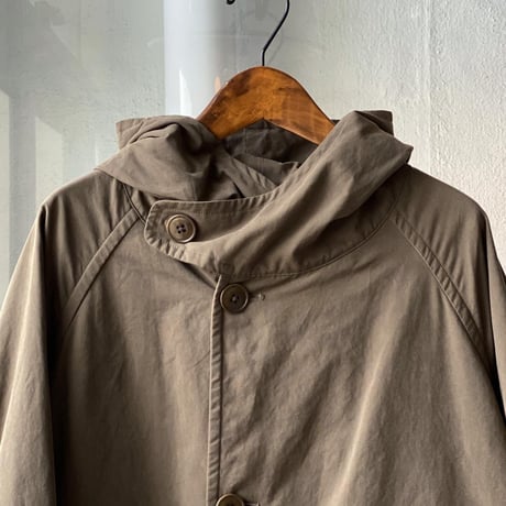 COMOLI フーデッドコート