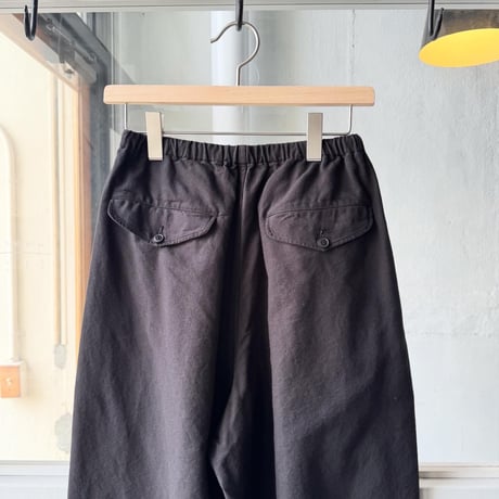 COMOLI　コットンダックス テーパードパンツ