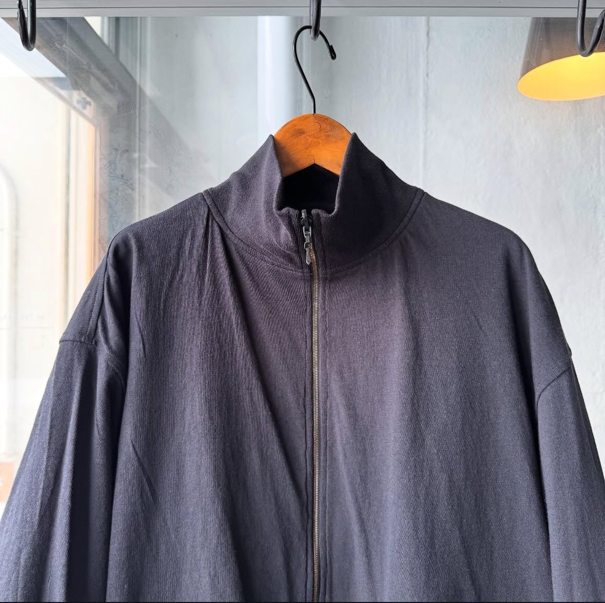 新品 25SS サイズ1 comoli コモリ リバーシブル トラックジャケット COMOLI] コモリ リバーシブル トラックジャケット | INS ONLINE