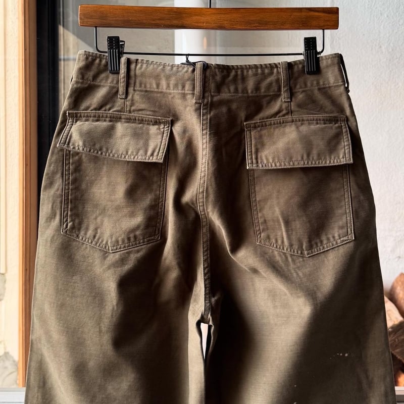 AURALEE WASHED BAGGY SATIN BLEACHED BAKER PANTS