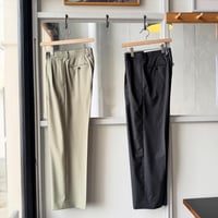 AURALEE　ULTRA FINE TROPICAL WOOL TWO-TUCK SLACKS