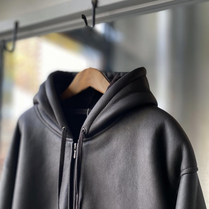 COMOLI シープスキン ジップパーカ | Less Higashikawa COMOLI シープスキン ジップパーカ | Less Higashikawa