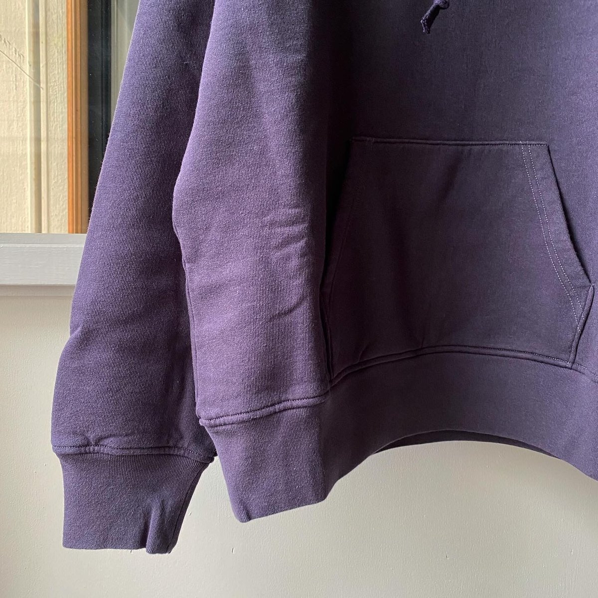 COMOLI コットン吊裏毛 パーカ FADE NAVY | Less Higashikawa COMOLI コットン吊裏毛 パーカ FADE NAVY | Less Higashikawa