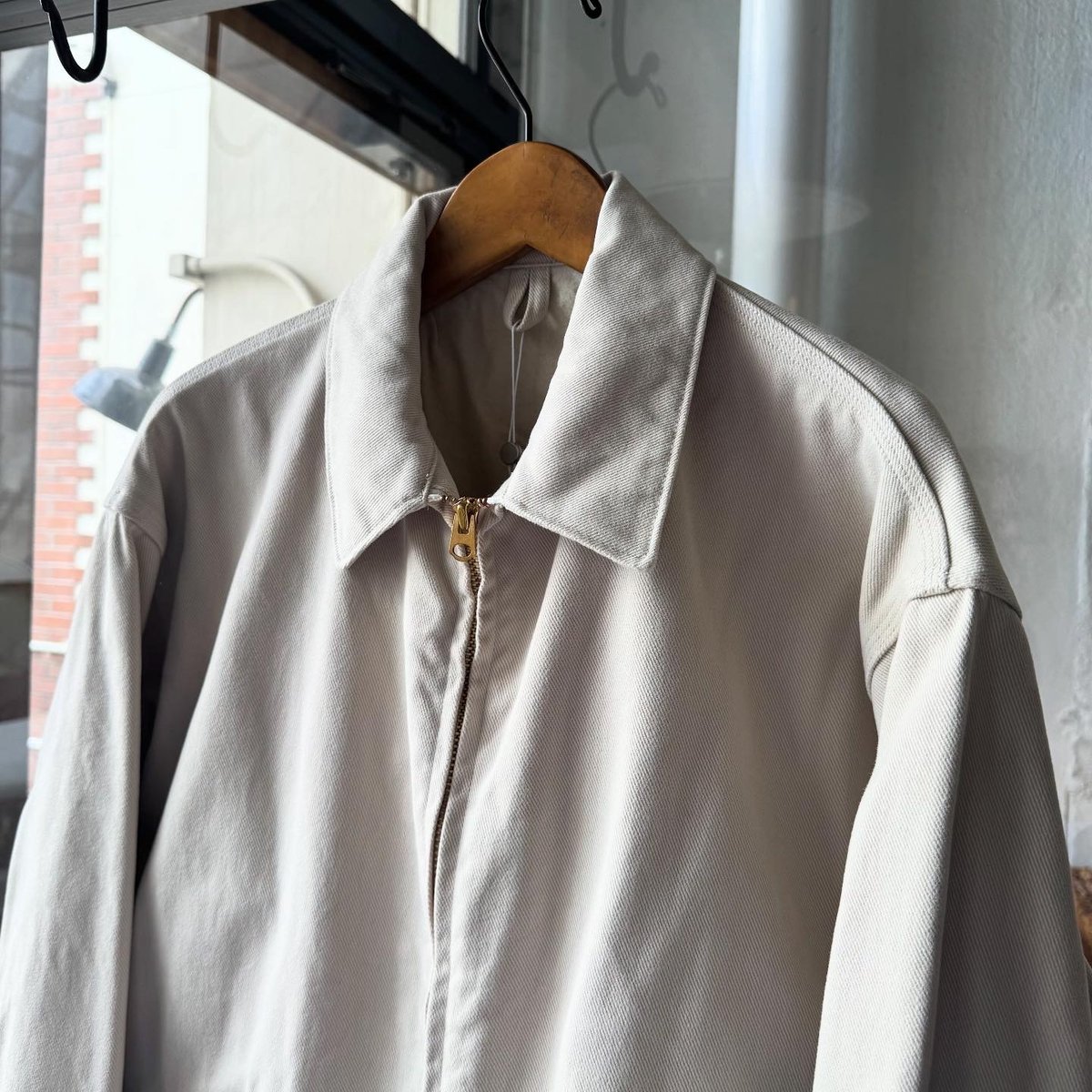 COMOLI コットンツイル ジップショートジャケット | Less Higashikawa