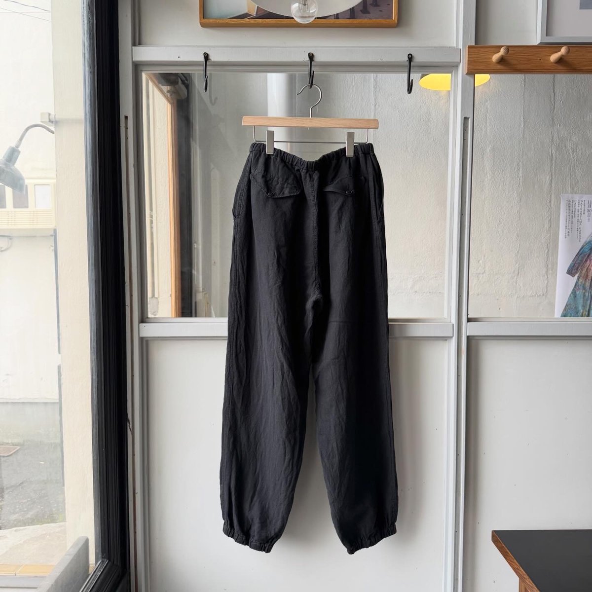 チノパン COMOLI コットンツイルドローストリングパンツ Black 2