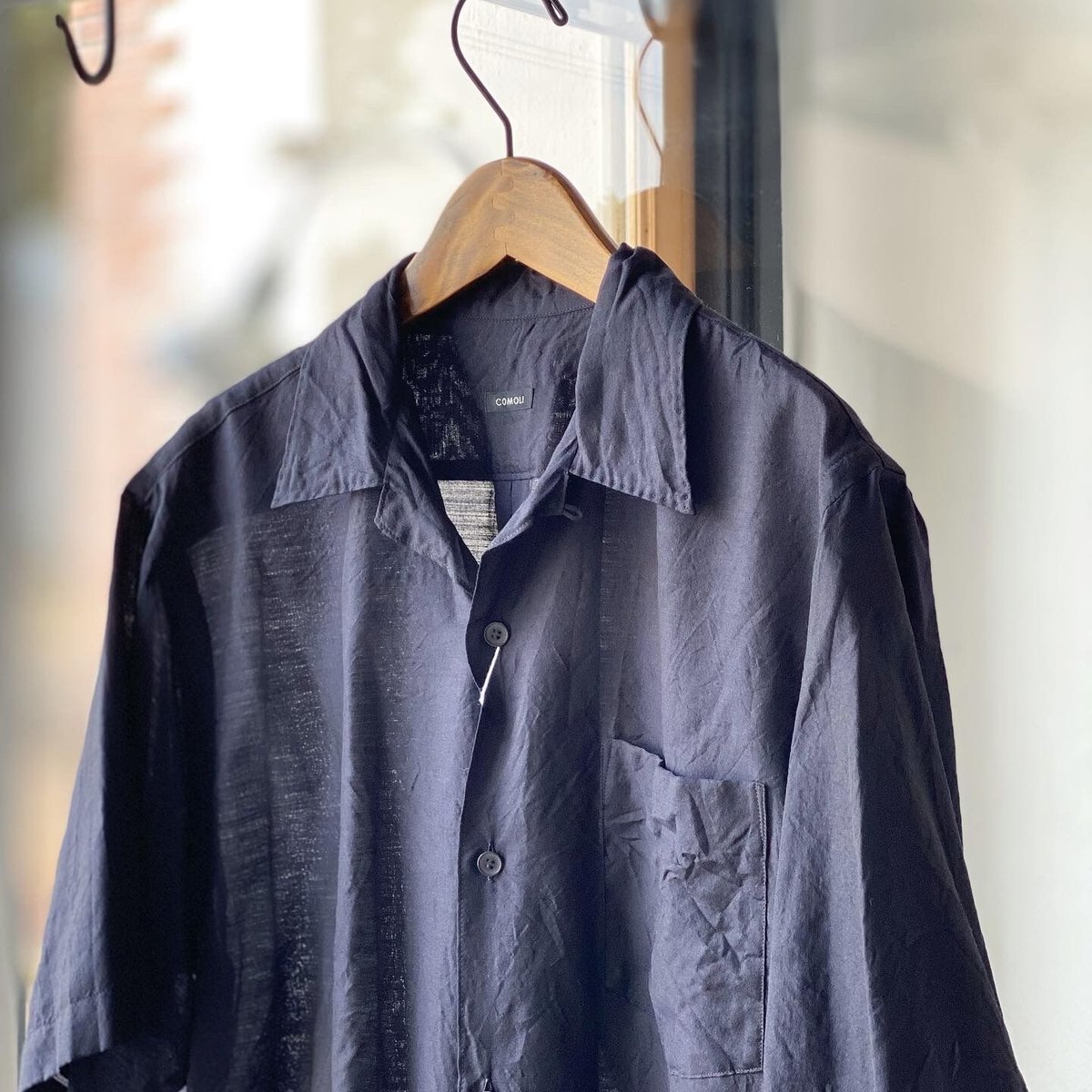COMOLI ウールシルク 半袖オープンカラーシャツ | Less Higashikawa COMOLI ウールシルク 半袖オープンカラーシャツ | Less Higashikawa