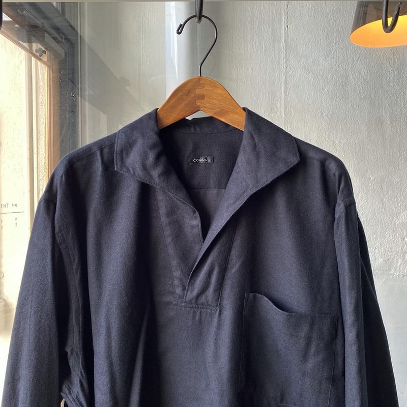 COMOLI シルクネル スキッパーシャツ | Less Higashikawa COMOLI シルクネル スキッパーシャツ | Less Higashikawa