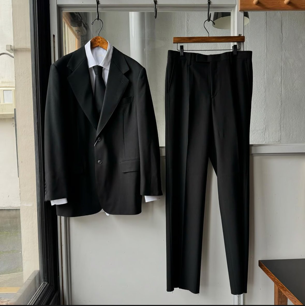 COMOLI ブラックフォーマル スーツ | Less Higashikawa