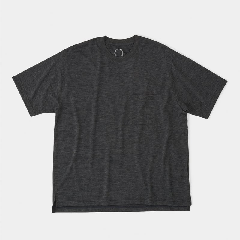 山と道 100% Merino Light Crew Neck Pocket - Unisex 山と道 100% Merino Light Crew Neck Pocket - Unisex