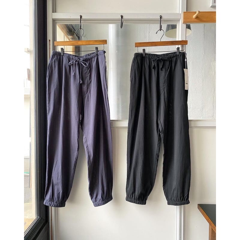 COMOLI 空紡オックス ドローストリングパンツ | Less Higashikawa