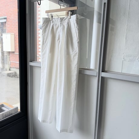 AURALEE　GARMENT-DYED FINX SHUTTLE WEATHER ONE-TUCK SLACKS