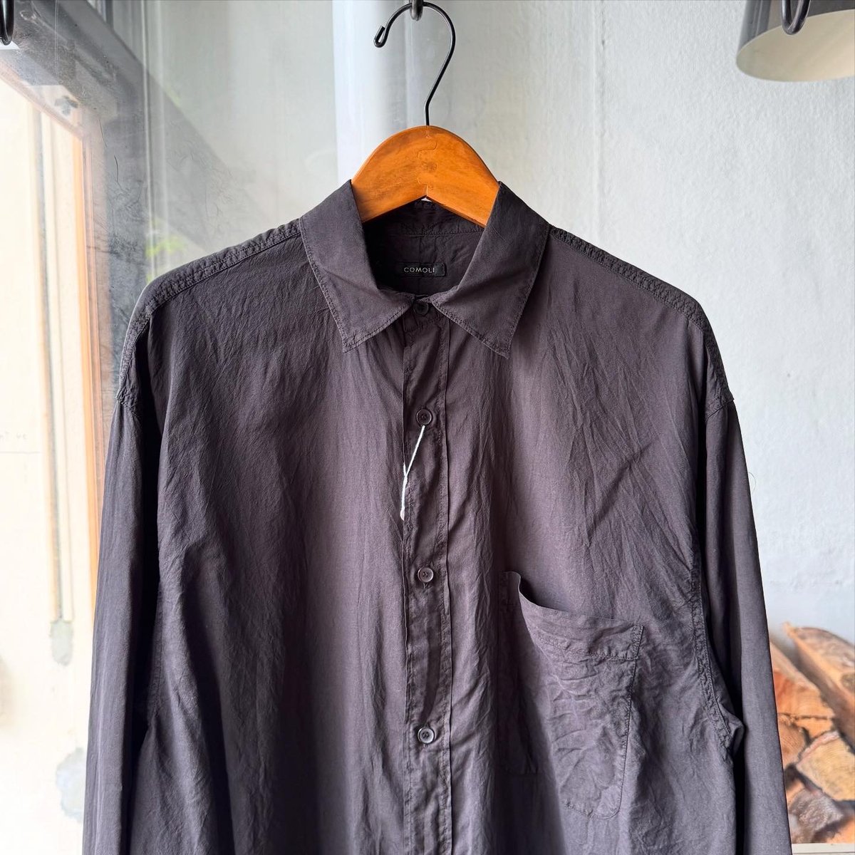 COMOLI シルク製品染 シャツ | Less Higashikawa