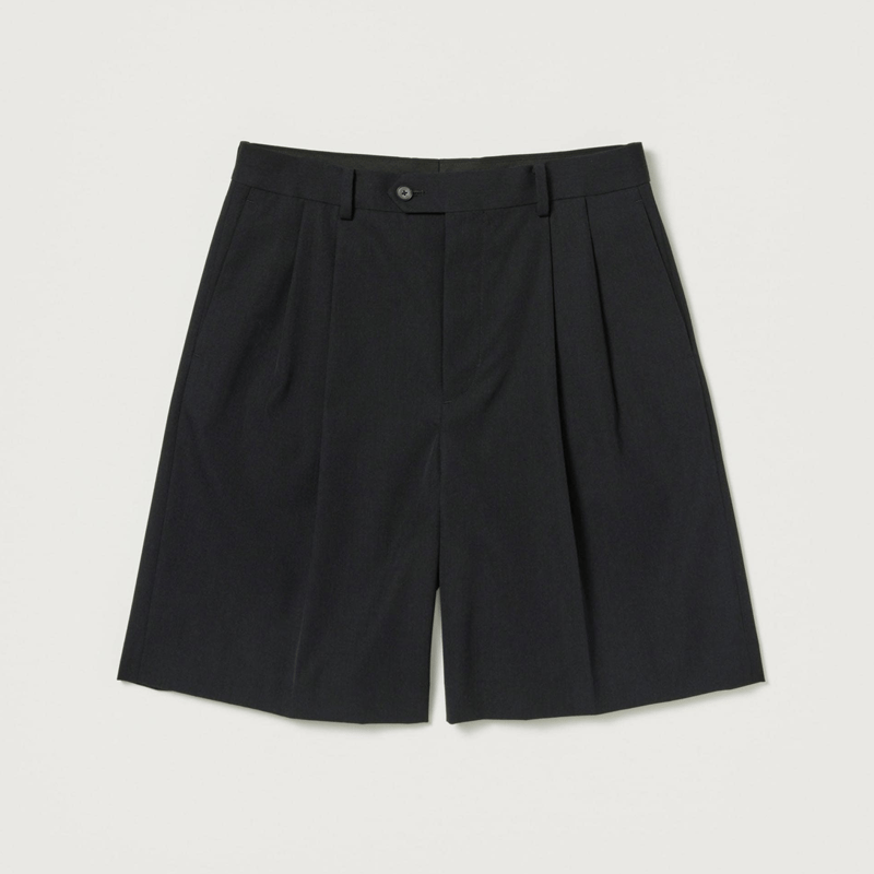 AURALEE LIGHT WOOL MAX GABARDINE SHORTS | Less