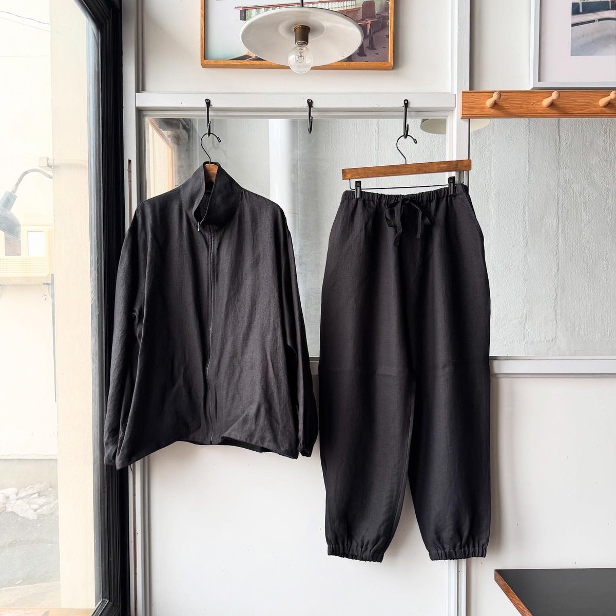 COMOLI カナパ ドローストリングパンツ | Less Higashikawa