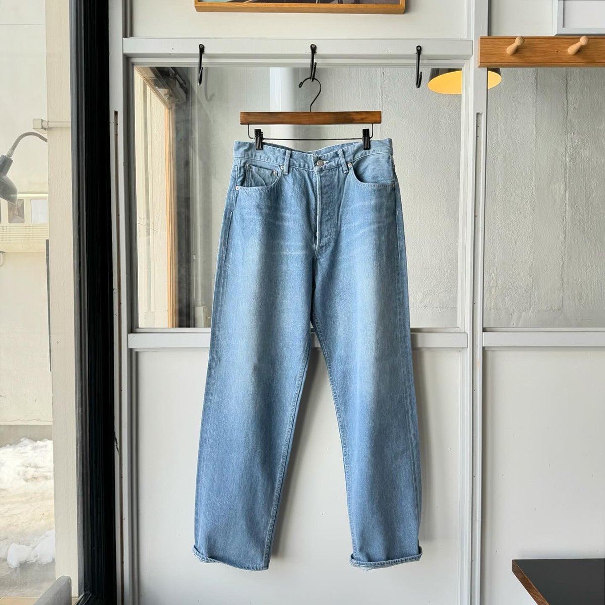 AURALEE SELVEDGE FADED LIGHT DENIM WIDE PANTS | AURALEE SELVEDGE FADED LIGHT DENIM WIDE PANTS |