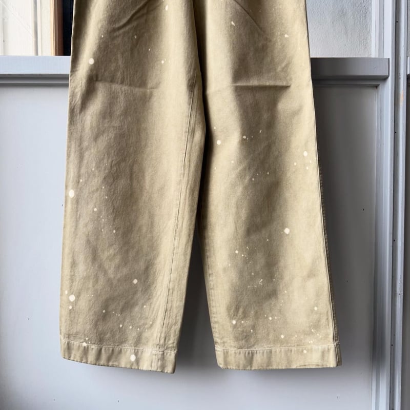 AURALEE GARMENT-DYED FINX LIGHT CHINO ONE-TUCK