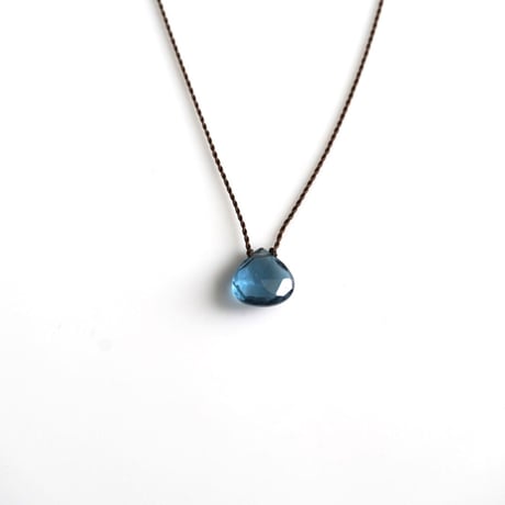 Margaret Solow　Small Faceted Stone Necklace   London Blue Topaz