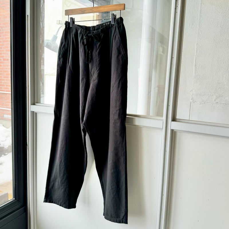 COMOLI コットンダックス テーパードパンツ | Less Higashikawa