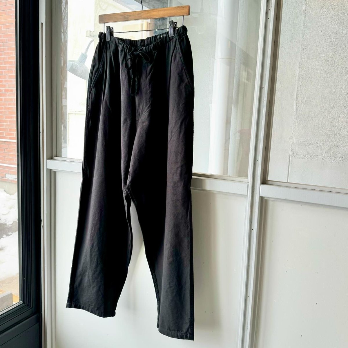 COMOLI コットンダックステーパードパンツ COMOLI (コモリ) コットンダックス テーパードパンツ