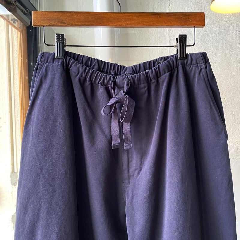 COMOLI 製品染 ドローストリングパンツ | Less Higashikawa