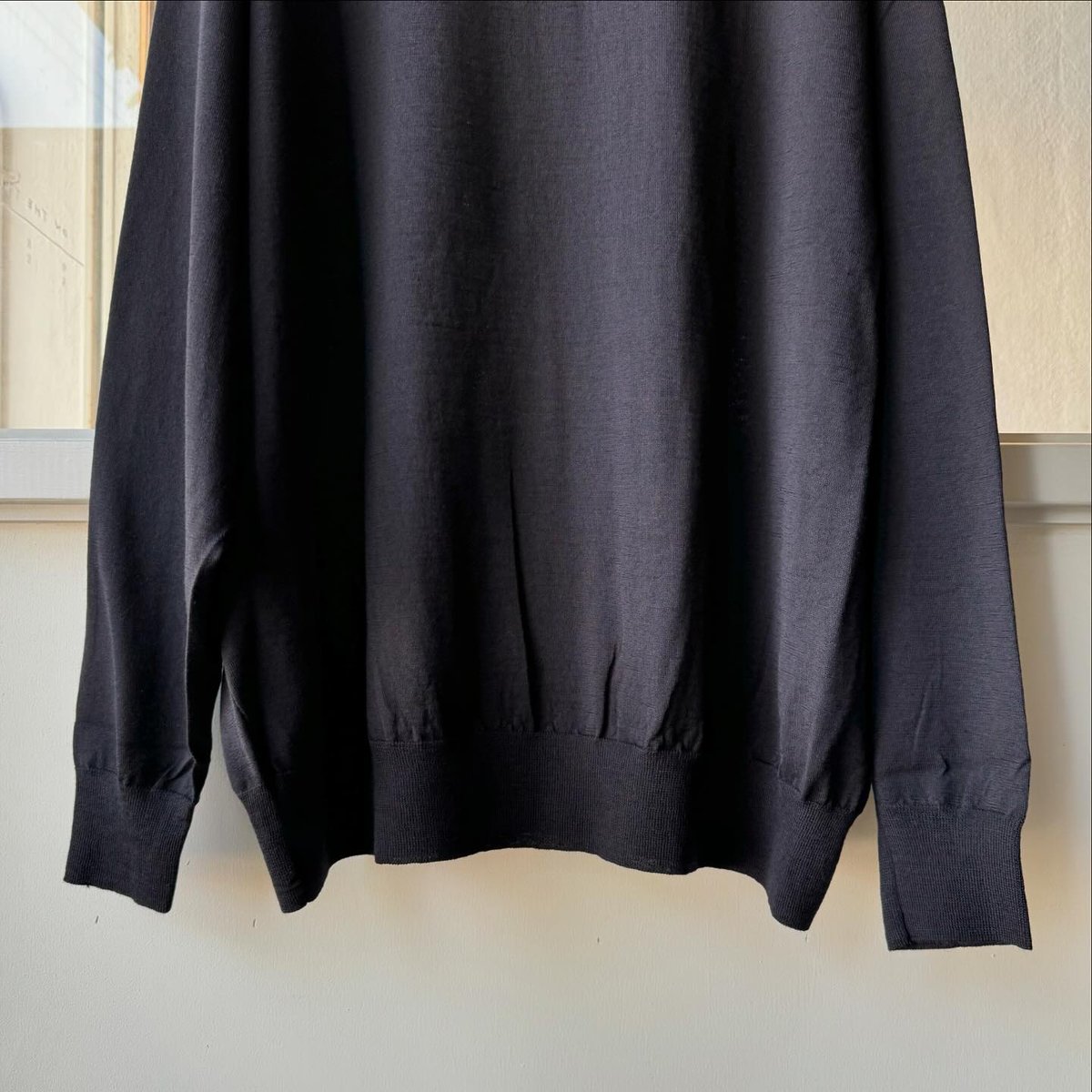 COMOLI ウール クルーネックニット | Less Higashikawa COMOLI ウール クルーネックニット | Less Higashikawa