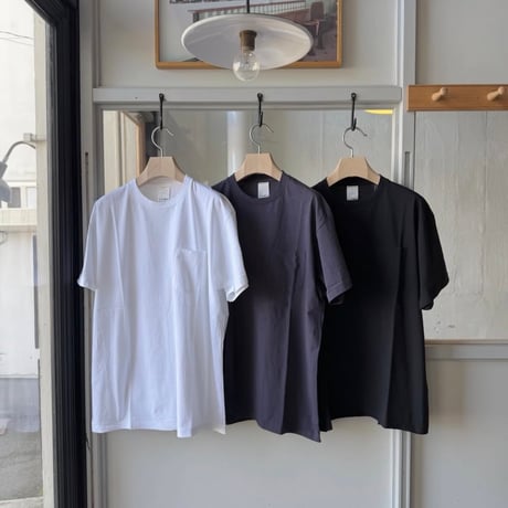 COMOLI サープラス Tシャツ | Less Higashikawa