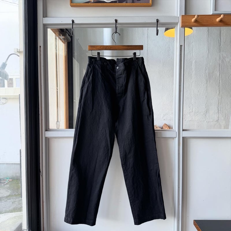 COMOLI ブラックデニム オーバーパンツ | Less Higashikawa