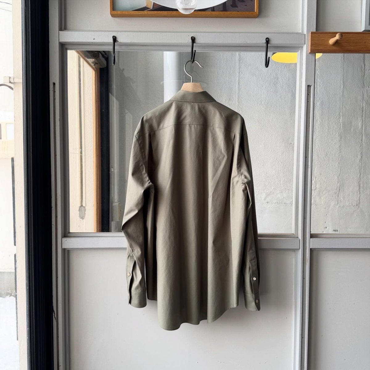AURALEE WASHED FINX TWILL SHIRT | Less Higashi
