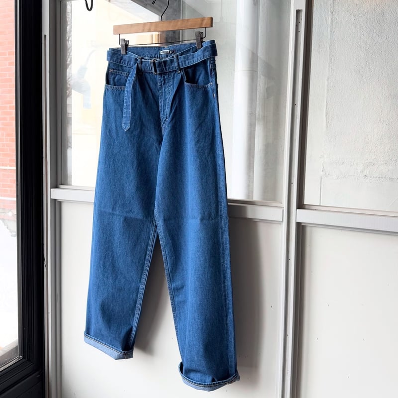 AURALEE SELVEDGE LIGHT OZ DENIM BELTED PANTS |