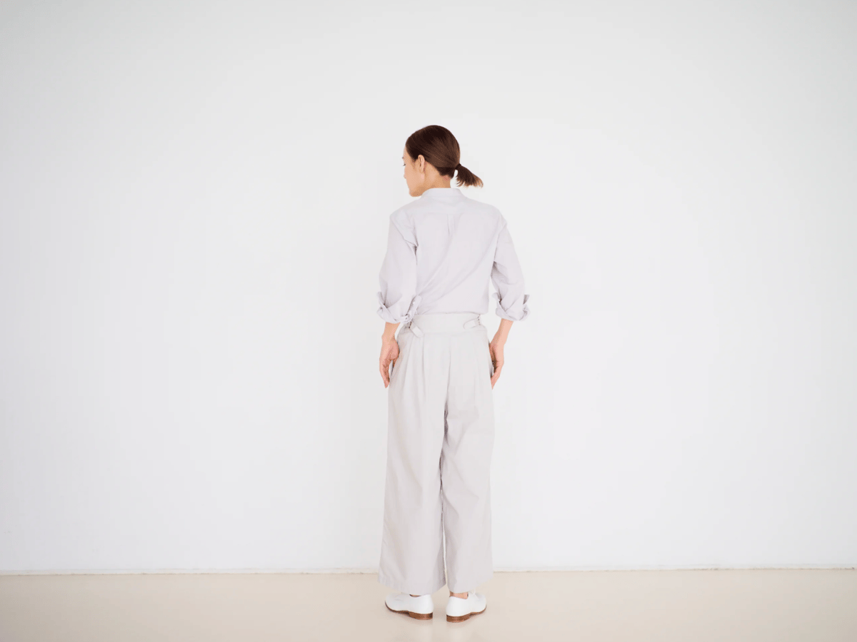 fruits of life サイドベルトタックパンツ / 灰白色(ライトグレー