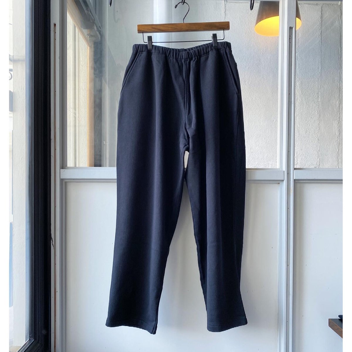 COMOLI コットン吊裏毛 スウェットパンツ | Less Higashikawa