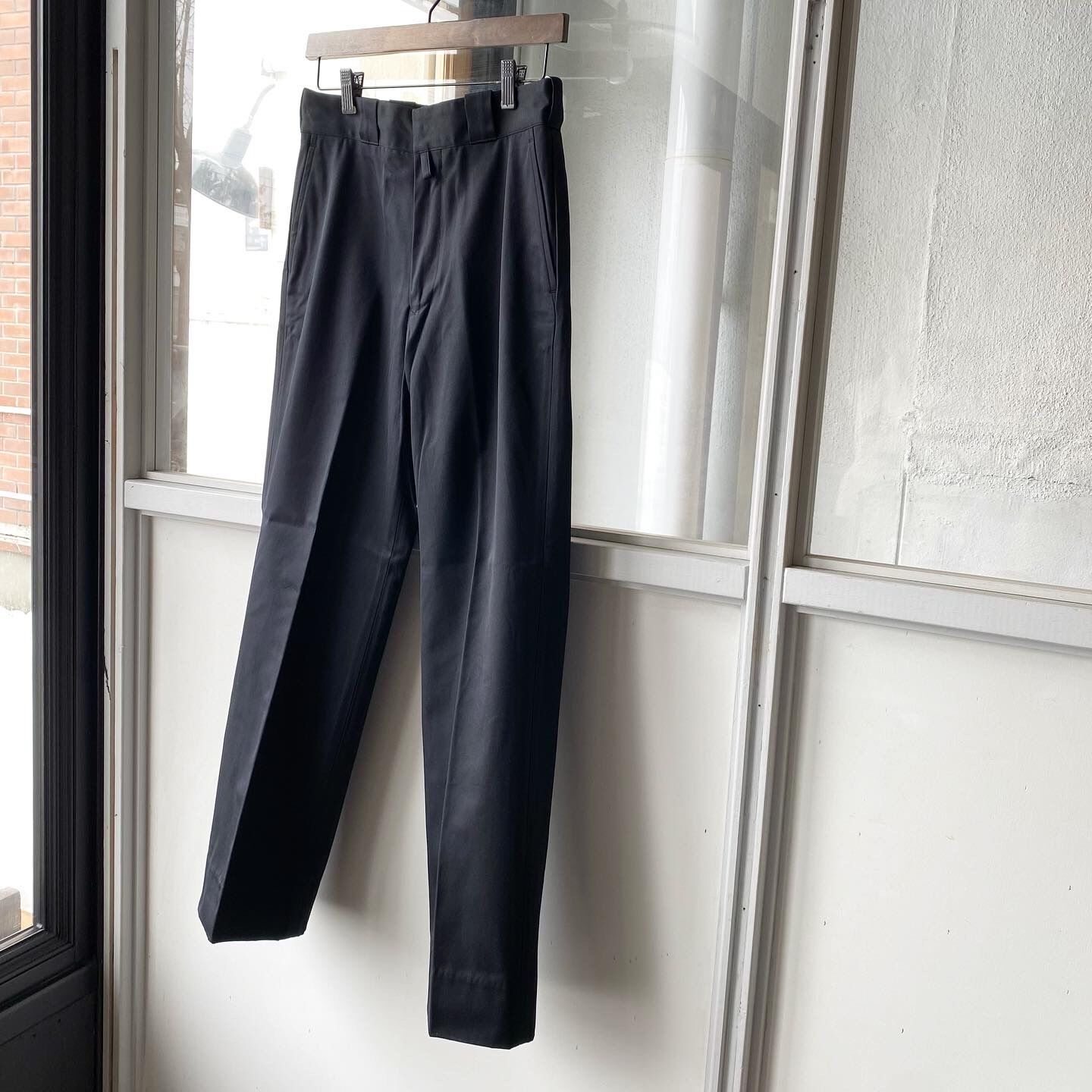 COMOLI コットンギャバ ワークパンツ | Less
