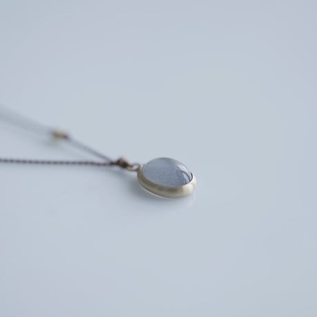 Margaret Solow 　 Enclosed Labradorite Cabochon Necklace