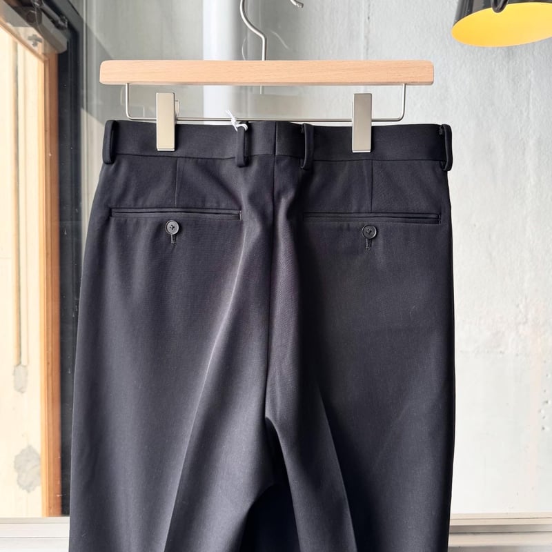 AURALEE LIGHT WOOL MAX GABARDINE TWO-TUCK SLACK