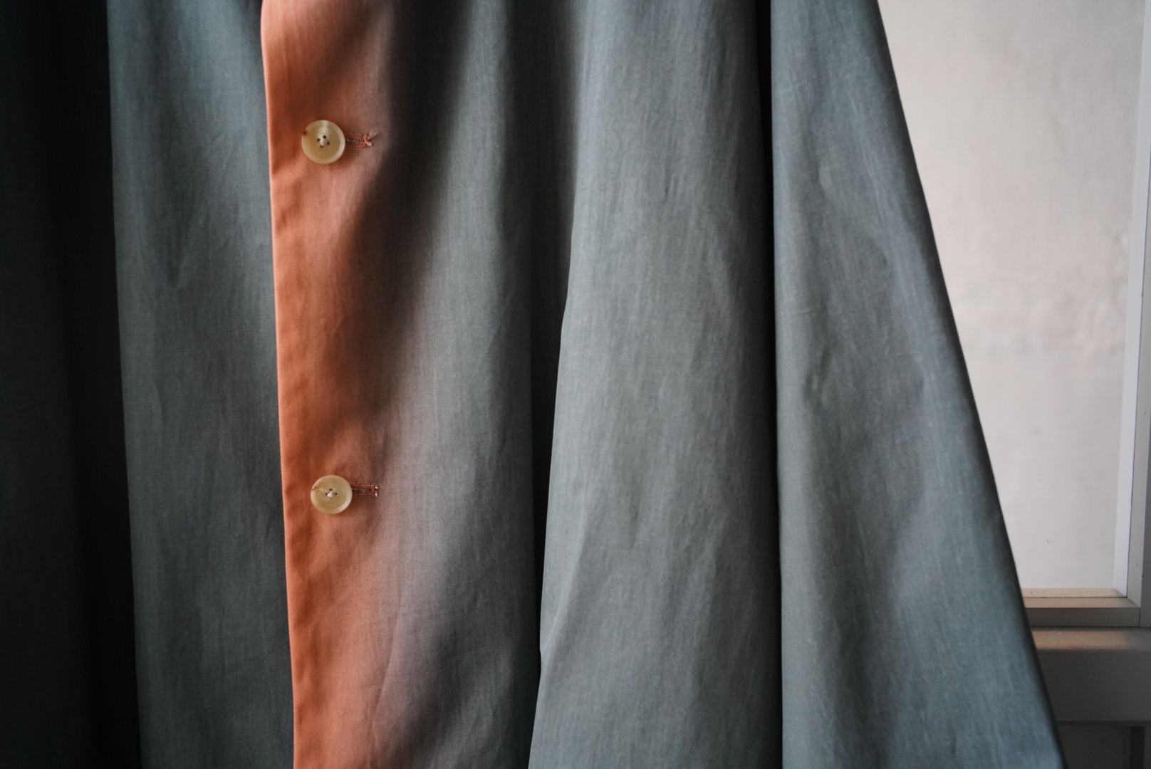 AURALEE WASHED FINX GRADATION DYED BIG BLOUZON