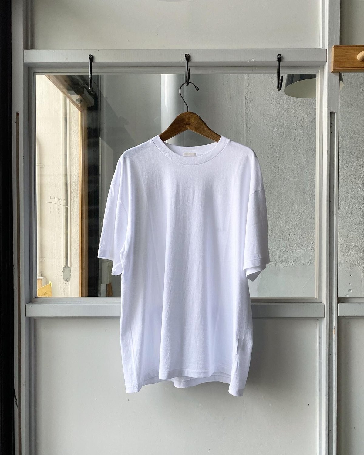 COMOLI 空紡天竺 半袖Tシャツ | Less Higashikawa